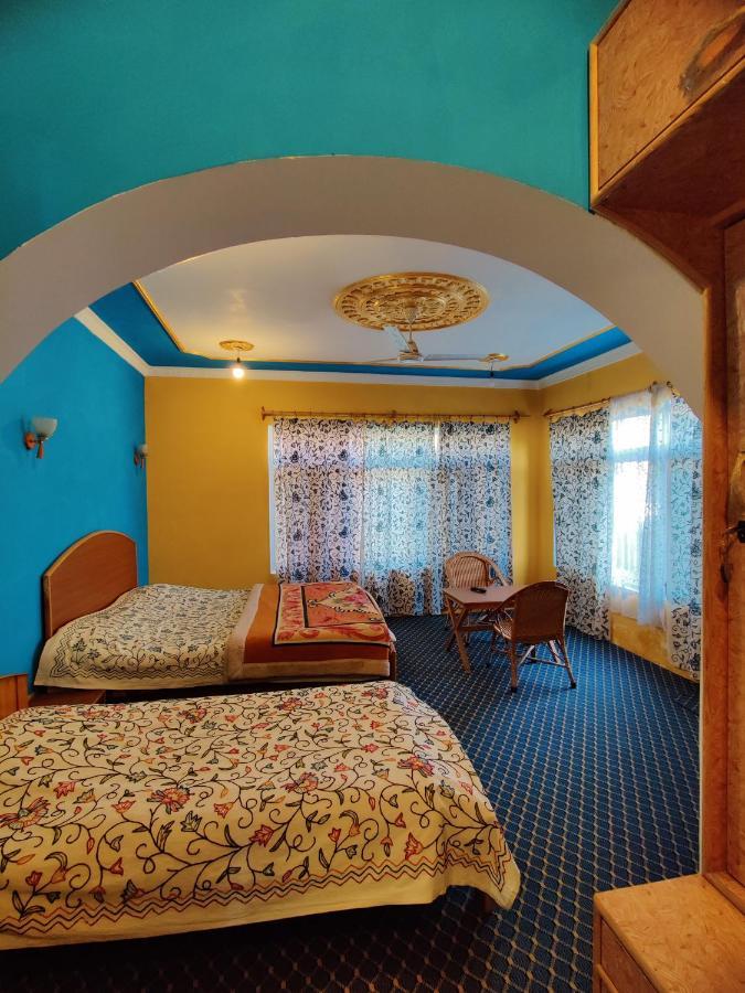 Calm Holiday Inn Srīnagar エクステリア 写真
