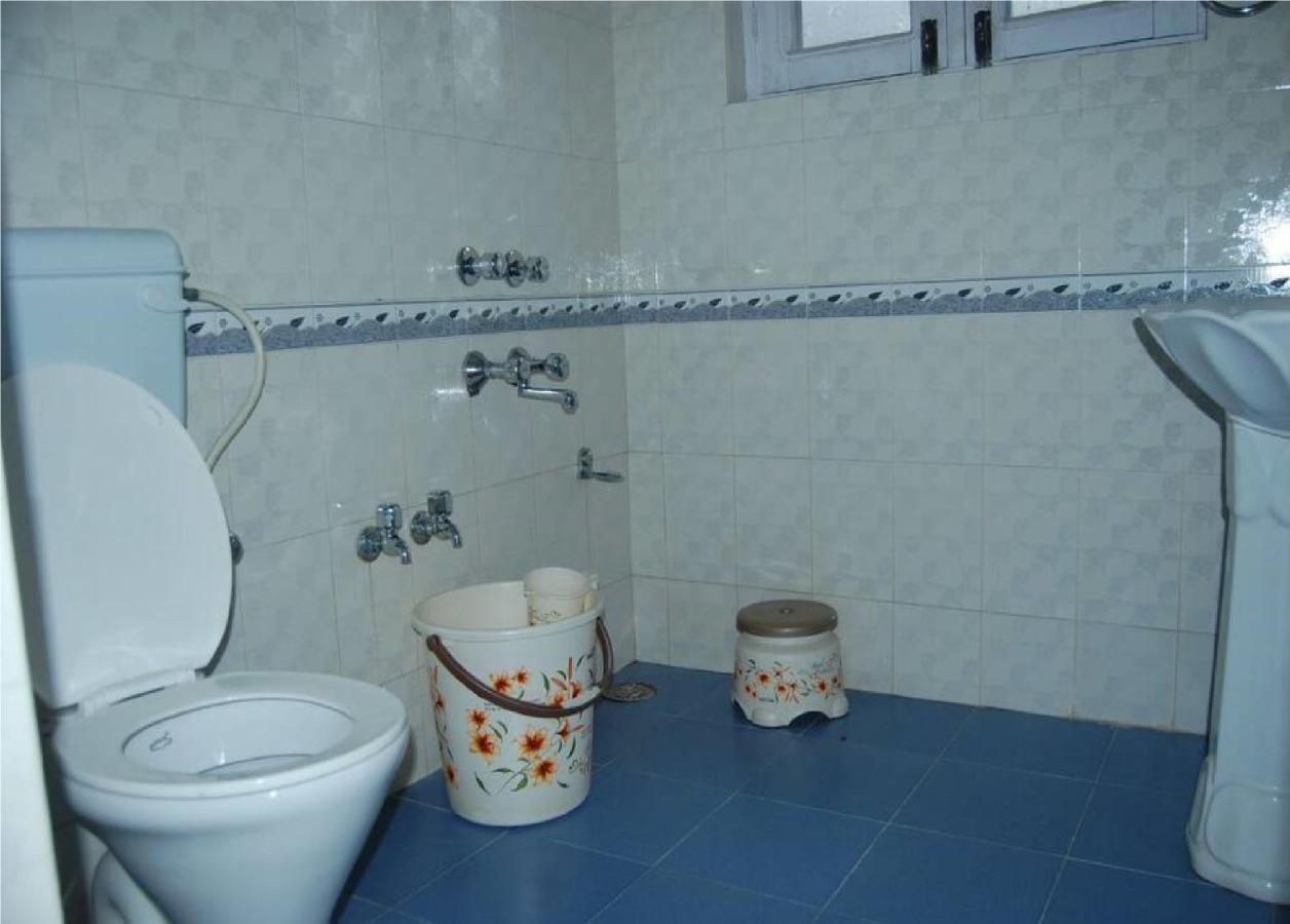 Calm Holiday Inn Srīnagar エクステリア 写真