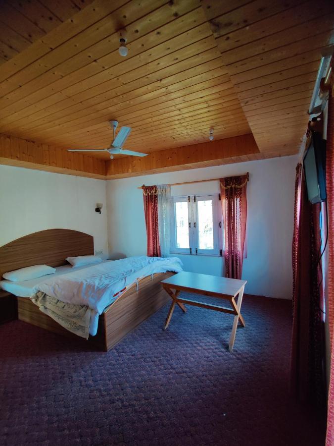 Calm Holiday Inn Srīnagar エクステリア 写真