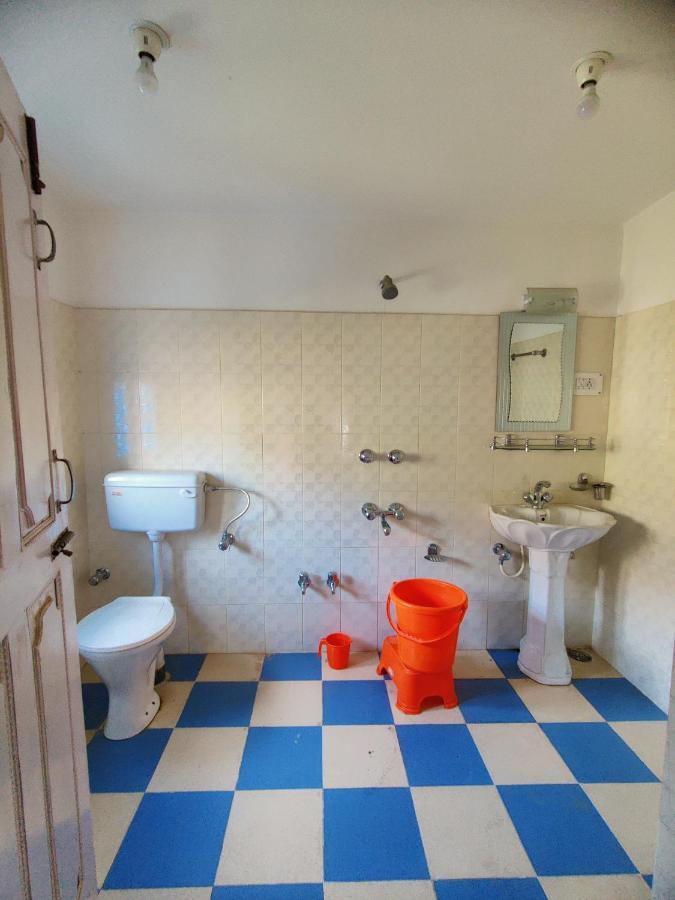Calm Holiday Inn Srīnagar エクステリア 写真