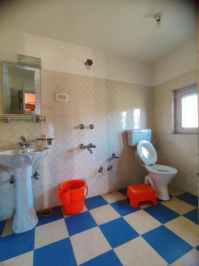 Calm Holiday Inn Srīnagar エクステリア 写真